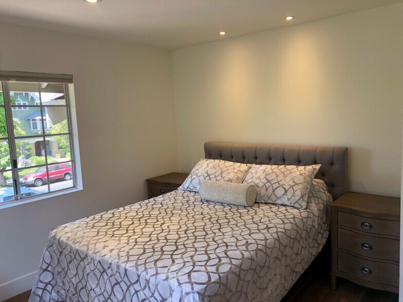 Building Photo - 2650 Van Buren Pl