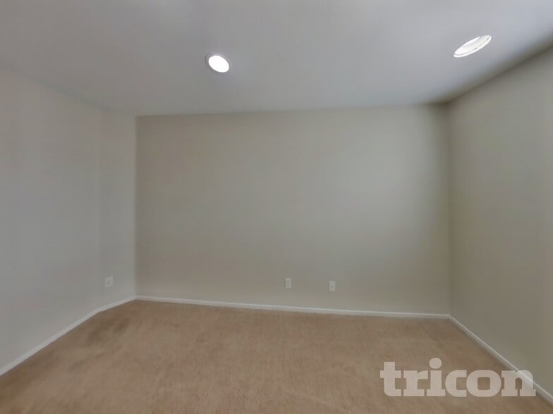 Building Photo - 3632 Mountain River St