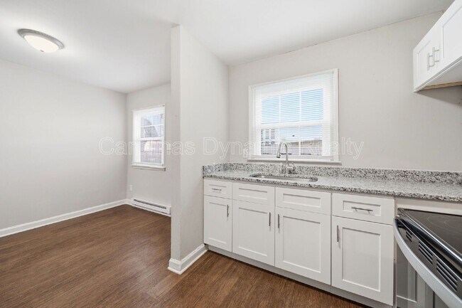 Building Photo - 325 S Gardner Ave