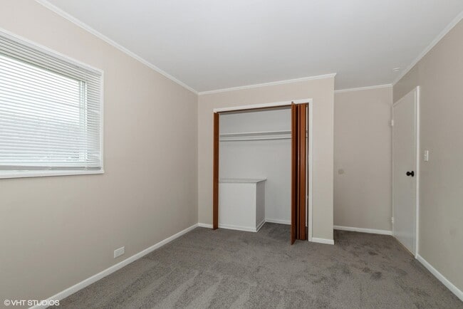 Building Photo - 363 Winnebago St