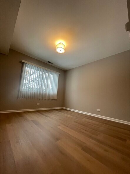 Building Photo - 1047 S Evergreen Ave