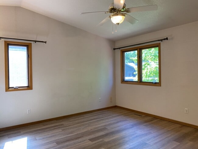Building Photo - 2325 Northbrook Dr