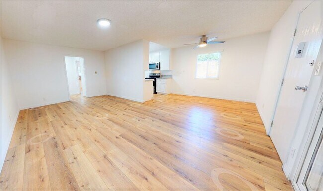 Interior Photo - 20353 Saticoy St