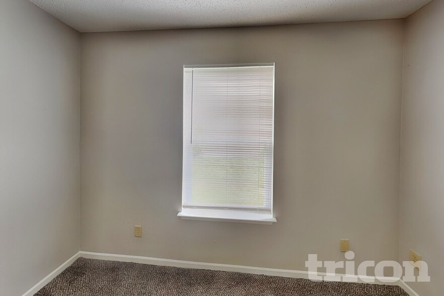Building Photo - 5753 N Jamestown Dr