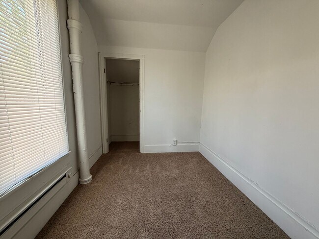 Building Photo - 3BR/1BA Anoka Home Available Now!