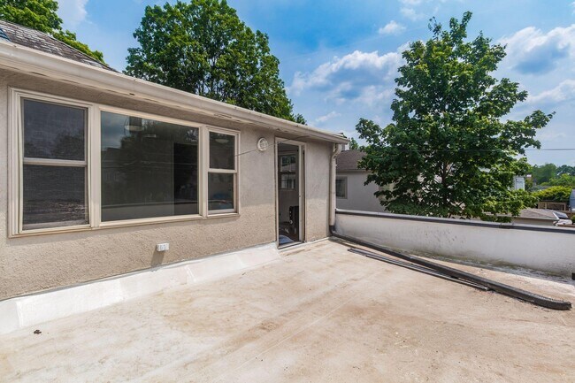 Building Photo - 123 S Roosevelt Ave