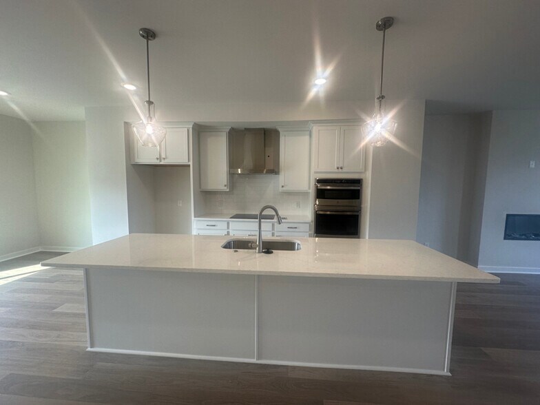 Building Photo - 548 Scholar Way