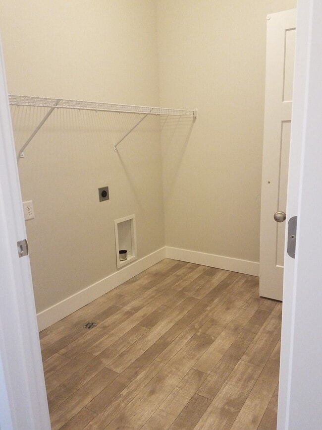 Building Photo - Beautiful Spacious Condo