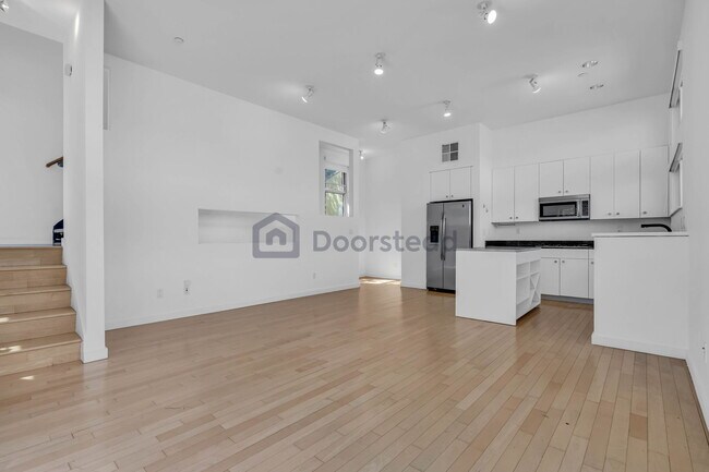 Building Photo - 6 South Ct