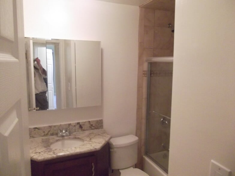 Bathroom - 1239 W Rosecrans Ave