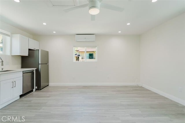 Building Photo - 4207 Canoga Dr