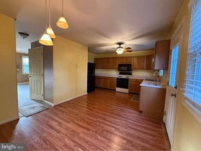 Building Photo - 328 Lincoln Ave