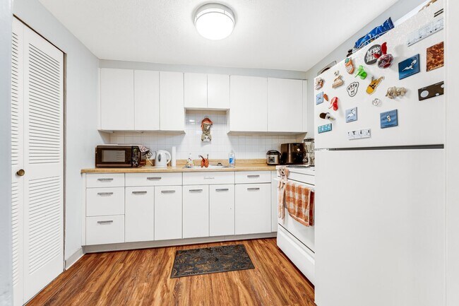 Building Photo - Pine Ridge Apartments