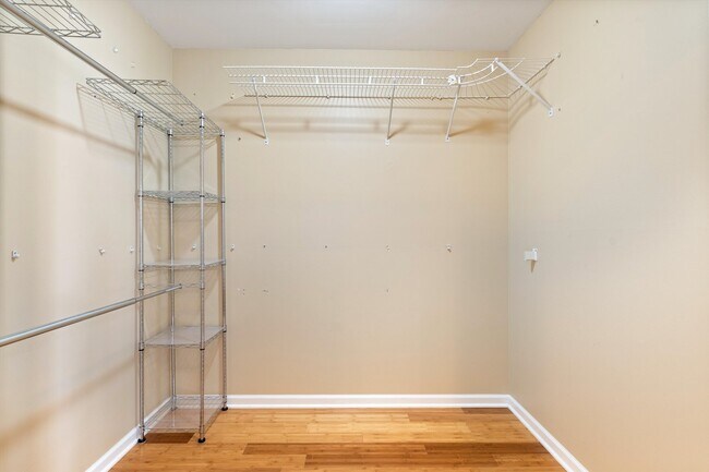 Building Photo - 1069 S Park Terrace