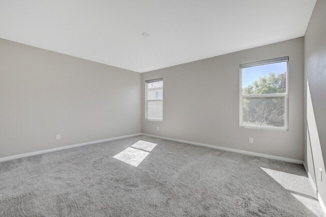 Building Photo - Gorgeous 4 Bedroom, 2 Story Home in SW/Mou...