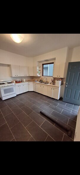 Building Photo - 44 Portsmouth Pl NE