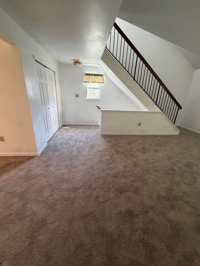 Building Photo - 3 Bedroom Seven Oaks Condo
