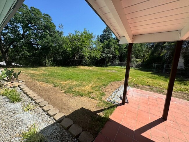 Building Photo - Beautiful West Redding Home with $200 Move...