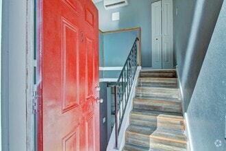 Building Photo - Remodeled 2 Bedroom in Lakewood! Great Loc...