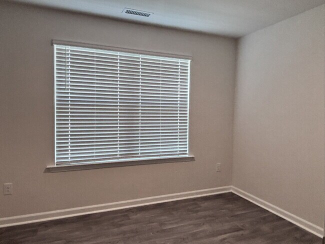 Building Photo - 8550 Beckett Chase Wy