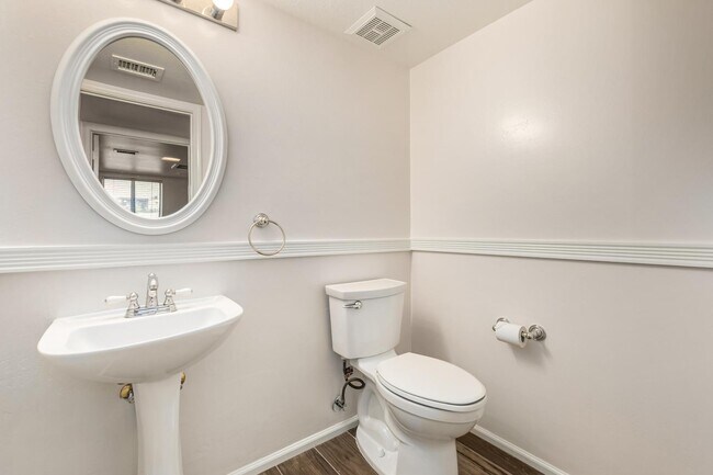 Building Photo - 14831 N 42nd St