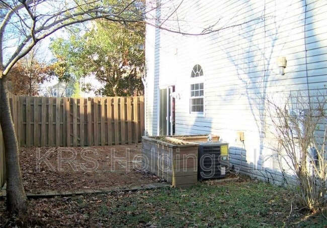 Building Photo - 2237 New Kent Ct