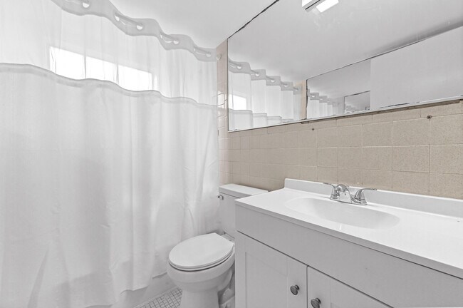 Building Photo - 3910 Crystal Lake Dr