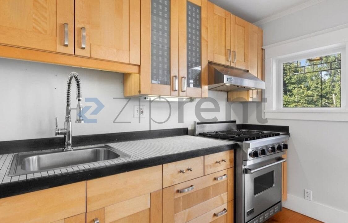 Building Photo - Unit