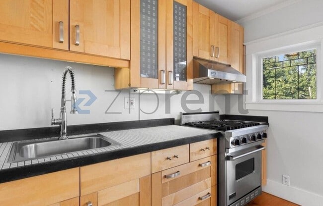 Building Photo - 2038 8th Ave N