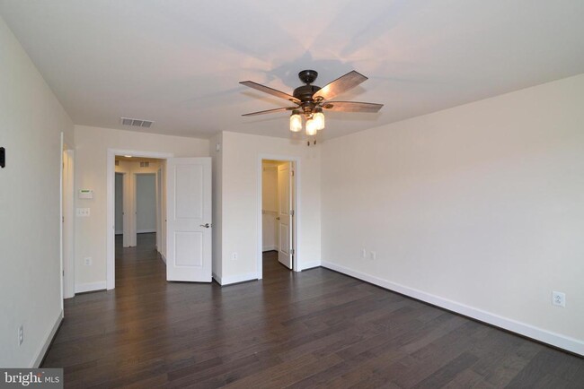 Building Photo - 10684 Viewmont Ln