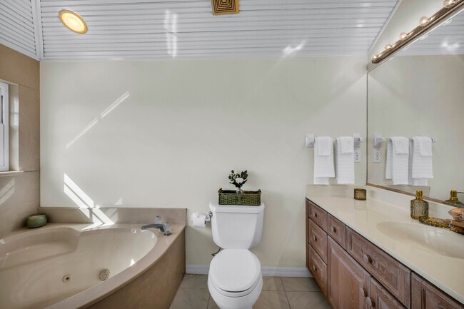 Building Photo - 7 Seawatch Dr