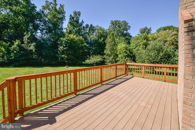 Building Photo - 855 Charwhit Ct