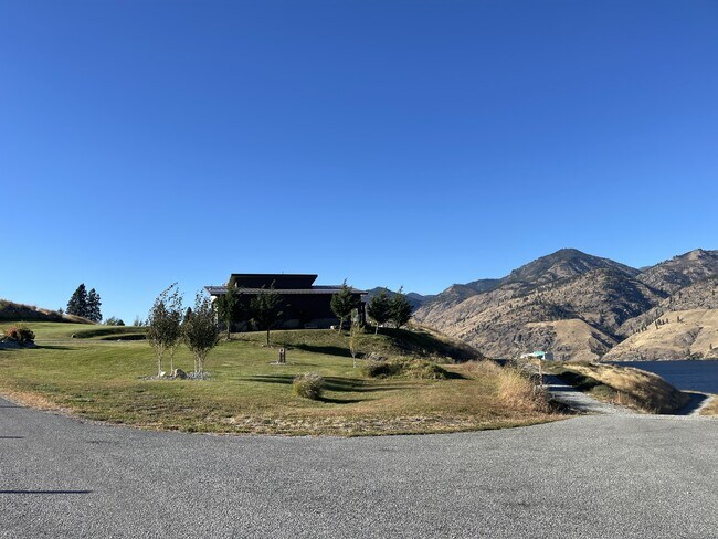 Building Photo - 160 Mountain Lake Ln