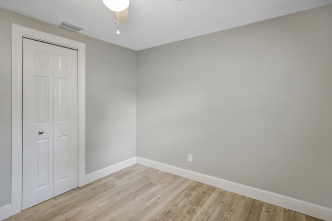 Building Photo - 237 N Bowlan St