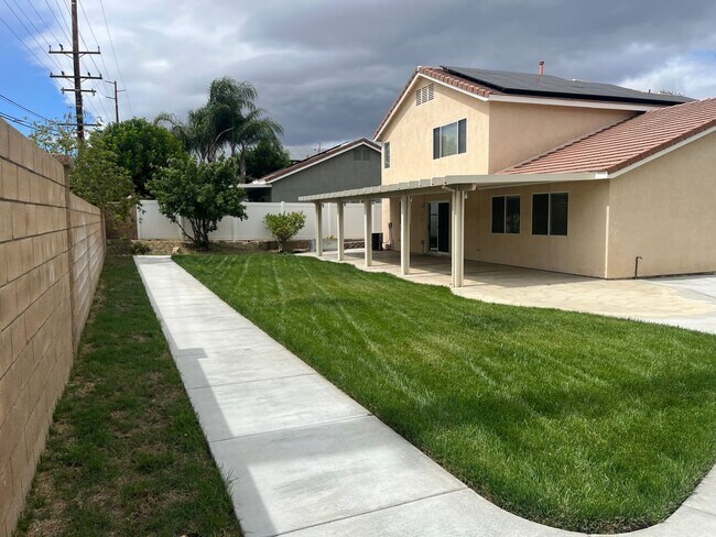 Building Photo - Murrieta 4 Bedroom