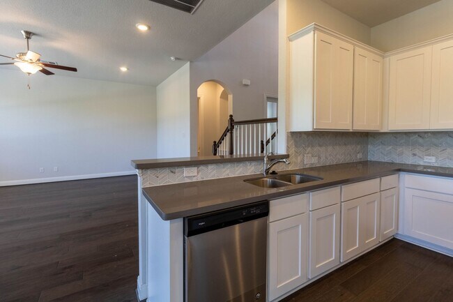 Building Photo - Stunning two story 4 bedroom with den and media/ game area in Pflugerville!