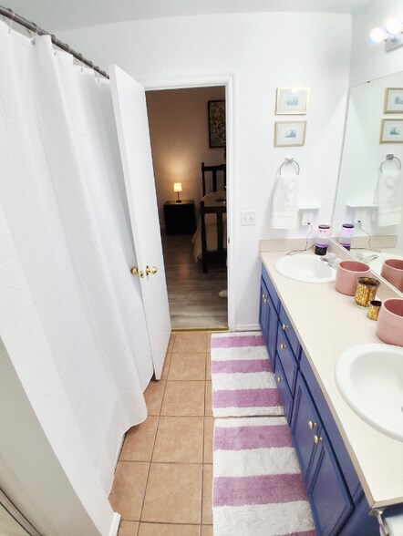 Building Photo - 2036 Cloverdale Ln