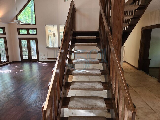 Building Photo - RARE exquisite home on acreage in the heart of West Little Rock!