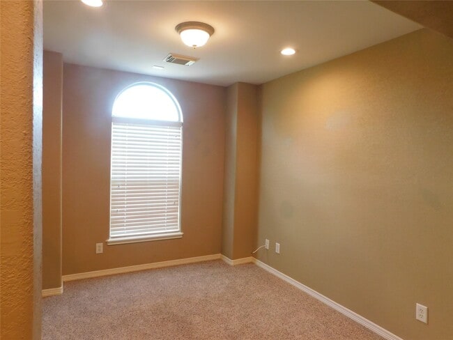 Building Photo - 4333 Lake Run Dr