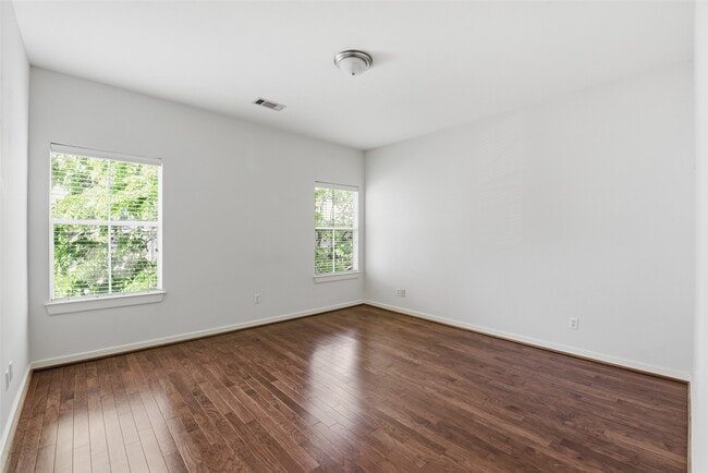 Building Photo - 4424 Blossom St