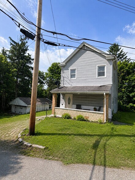 Building Photo - 135 Dunn St