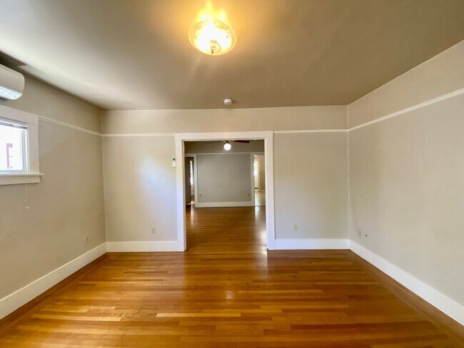 Building Photo - 926-932 35