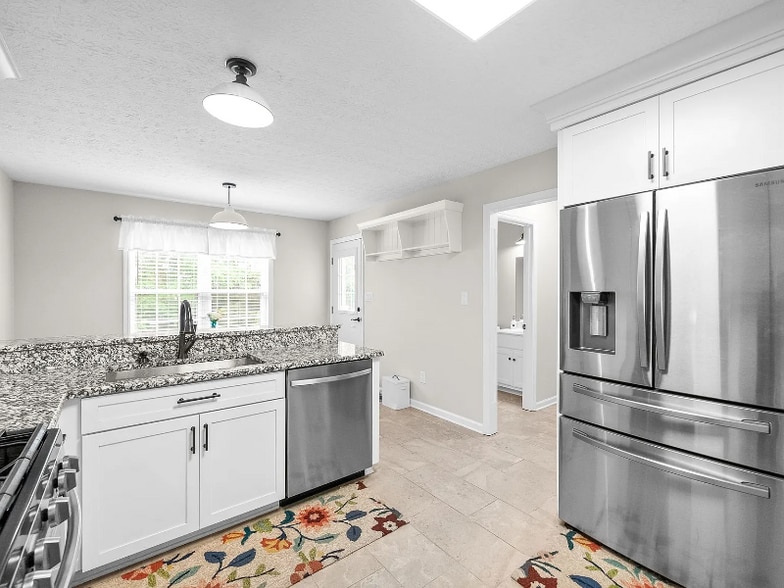 Building Photo - 331 Bayhill Dr