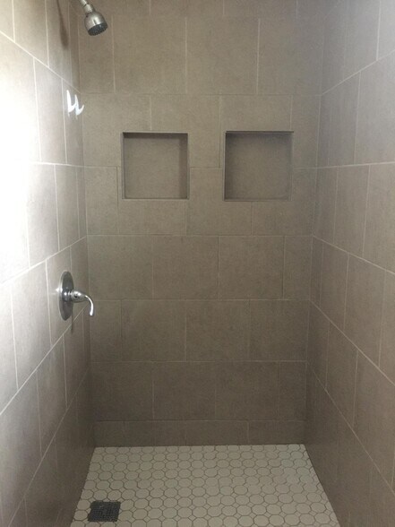 Building Photo - 12 Pine Creek Cir