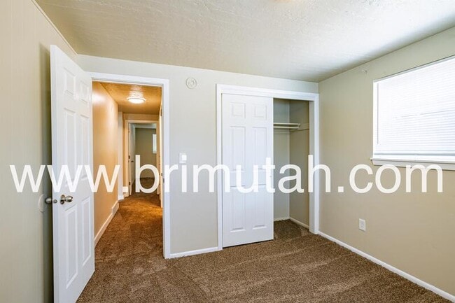 Building Photo - 2393 E 3000 S