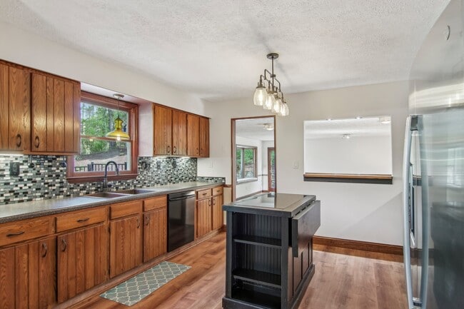 Building Photo - 11 Timothy Ln