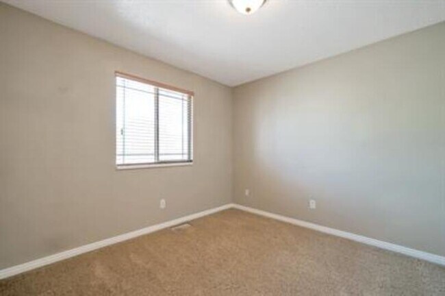 Building Photo - 1691 N 25 E