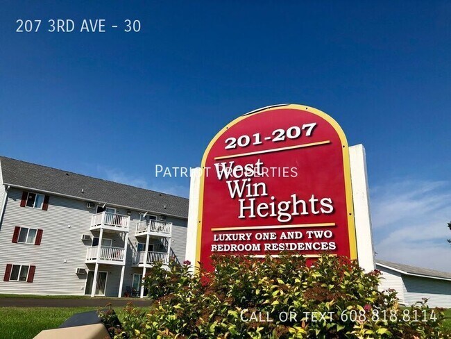 Building Photo - 207 3rd Ave