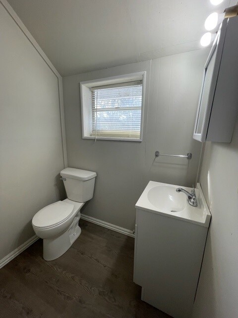 Building Photo - 2023 N Jefferson Ave