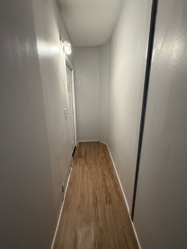 Building Photo - 658 Cooper St